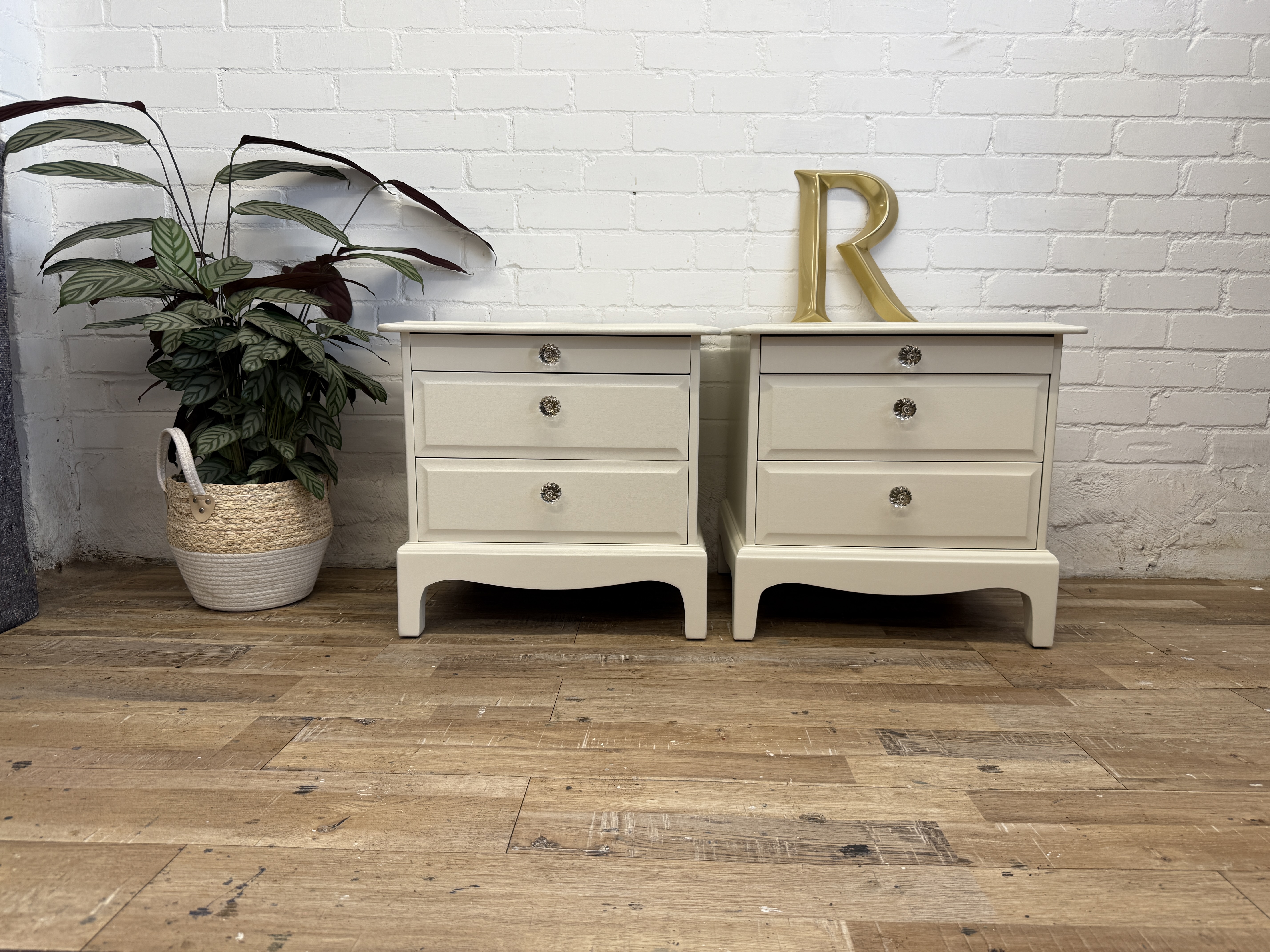 Pair,of,Stag,Minstrel,Bedside,Tables,–,Hand,Painted,in,Farrow,&,Ball,Joa’s,White,Pair of Stag Minstrel Bedside Tables – Hand Painted in Farrow & Ball Joa’s White