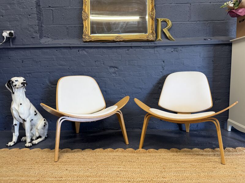 Pair of Vintage Shell Lounge Chairs – Hans J. Wegner Style - product images  of 