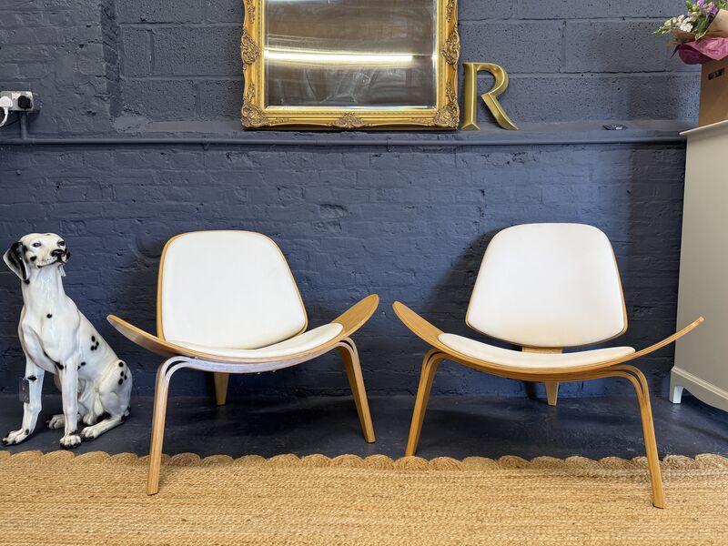Pair of Vintage Shell Lounge Chairs – Hans J. Wegner Style - product images  of 
