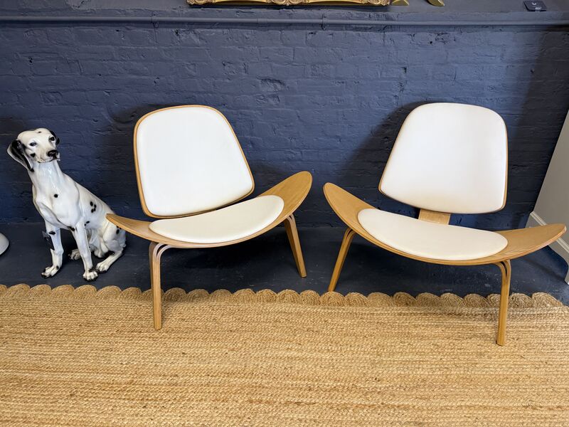 Pair of Vintage Shell Lounge Chairs – Hans J. Wegner Style - product images  of 