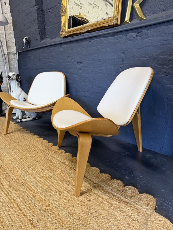 Pair of Vintage Shell Lounge Chairs – Hans J. Wegner Style - product images  of 