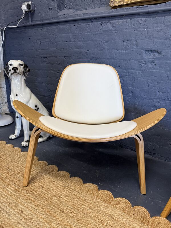 Pair of Vintage Shell Lounge Chairs – Hans J. Wegner Style - product images  of 