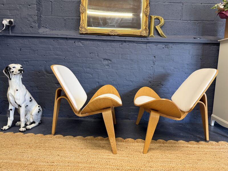 Pair of Vintage Shell Lounge Chairs – Hans J. Wegner Style - product images  of 