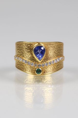 18ct,Sapphire,,Emerald,&,Diamond,Shield,Ring