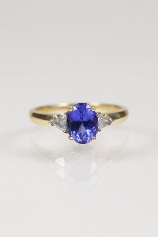Vintage,18ct,Tanzanite,&,Trillion,Cut,Diamond,Trilogy,Ring