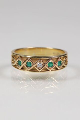 Vintage,18ct,Emerald,&,Diamond,Band