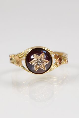 9ct,Antique,Garnet,Cabochon,&,Diamond,Star,Ring