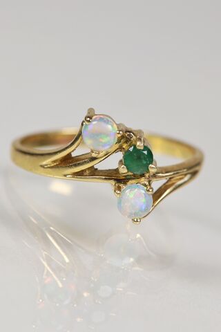 Vintage,18ct,Opal,&,Emerald,Twist,Ring
