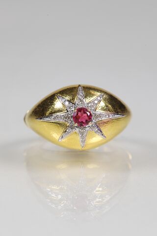 14ct,Ruby,&,Diamond,Star,Bombe,Ring