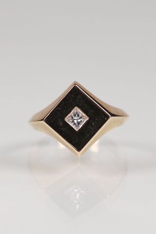 14ct,Diamond,Kite,Signet,Ring,(Larger)