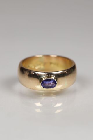18ct,Bezel,Set,Tanzanite,Band,Ring