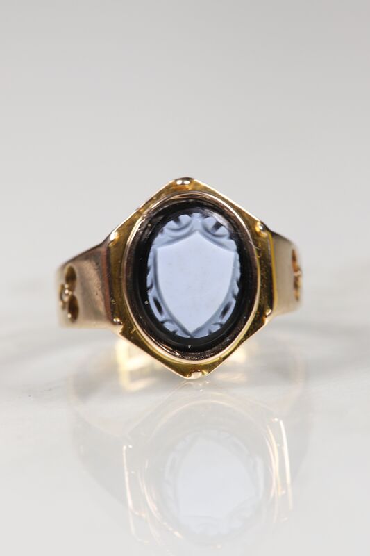 Victorian 15ct Agate Shield Ring - product images  of 