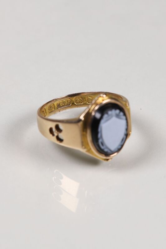 Victorian 15ct Agate Shield Ring - product images  of 