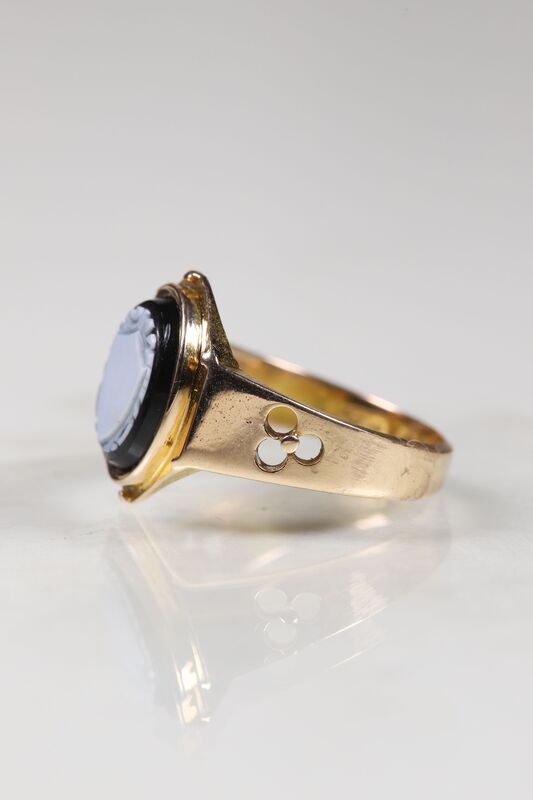 Victorian 15ct Agate Shield Ring - product images  of 