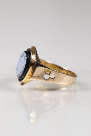 Victorian 15ct Agate Shield Ring - product images  of 