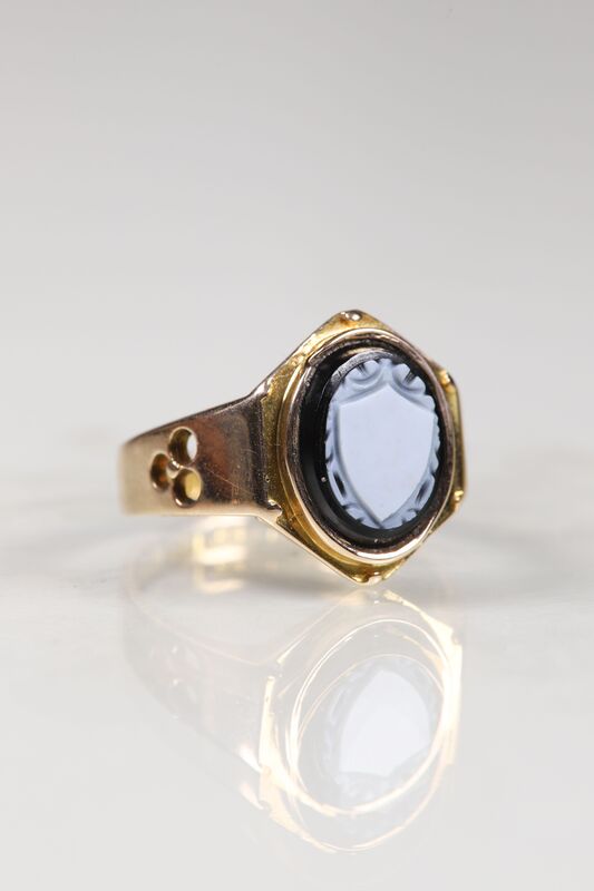 Victorian 15ct Agate Shield Ring - product images  of 