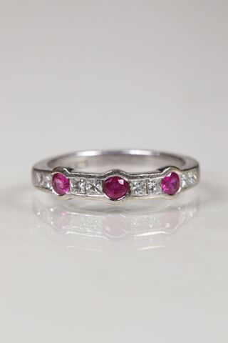 Vintage,18ct,White,Gold,Ruby,&,Diamond,Half,Eternity,Ring