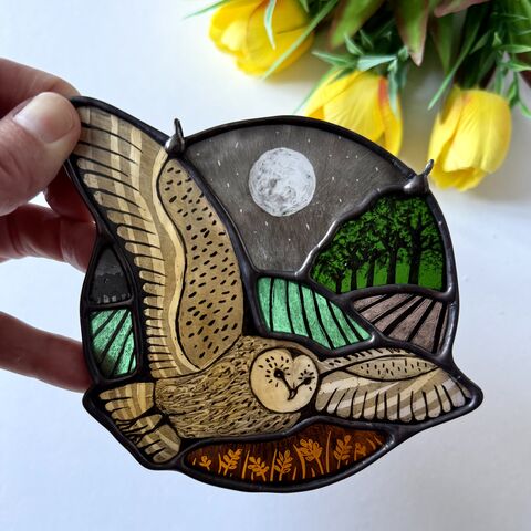 Barn,Owl,in,Flight,Home decor, sun catcher, stained glass, owl