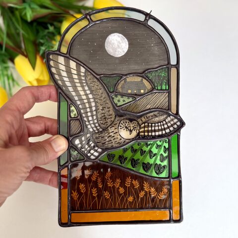 Barn,Owl,in,Flight,Home decor, sun catcher, stained glass, owl