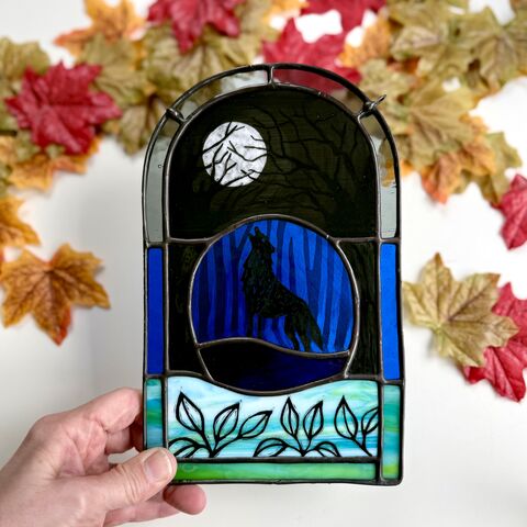 Hand,Painted,Howling,Wolf,(Second),Home decor, sun catcher, stained glass, deer