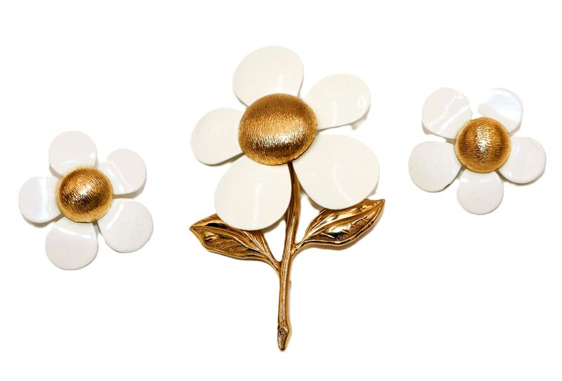 Vintage - SARAH COVENTRY - White Enameled Flower Brooch and Earrings Set - product images  of 