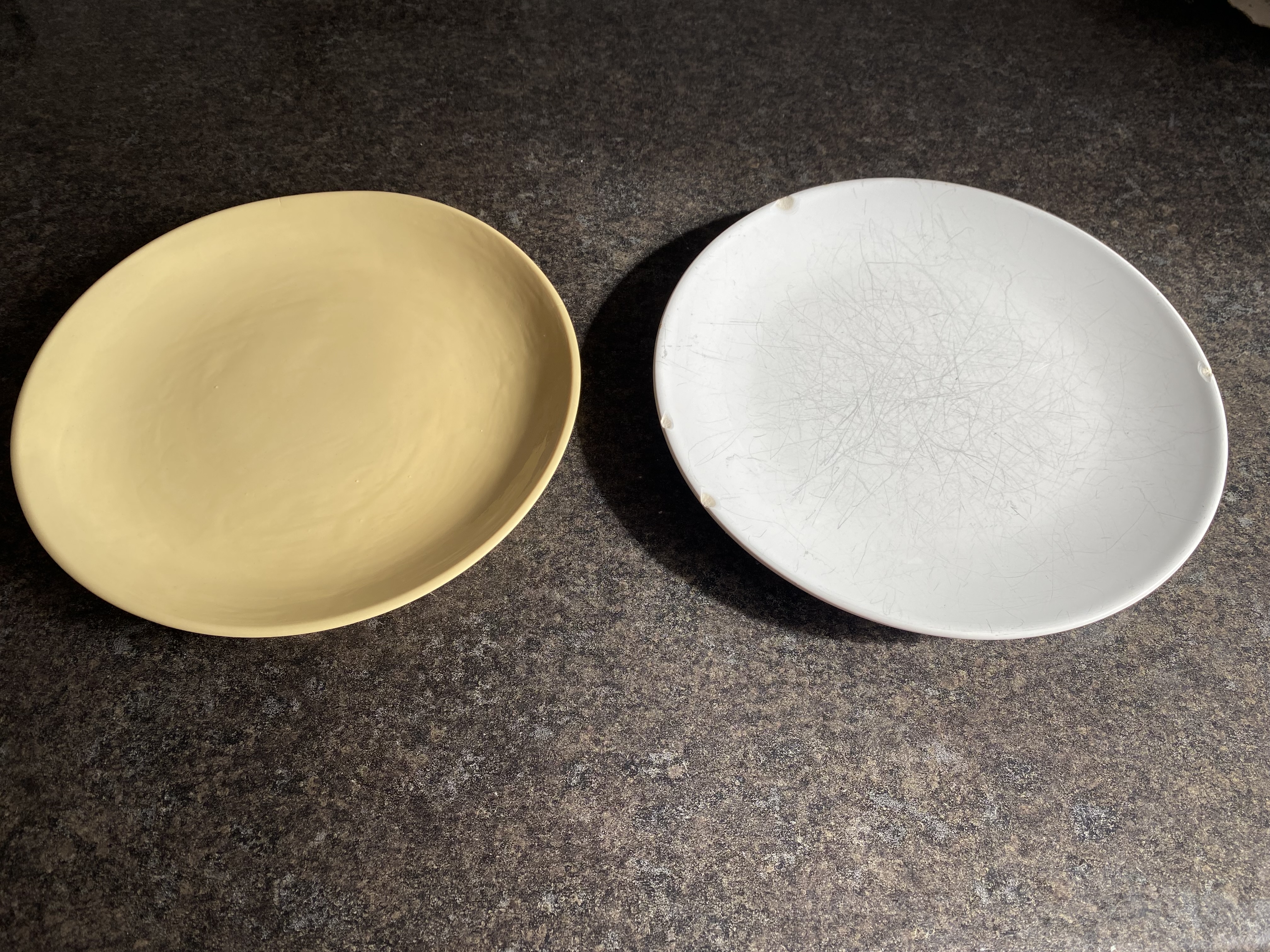 The difference between porcelain and stoneware